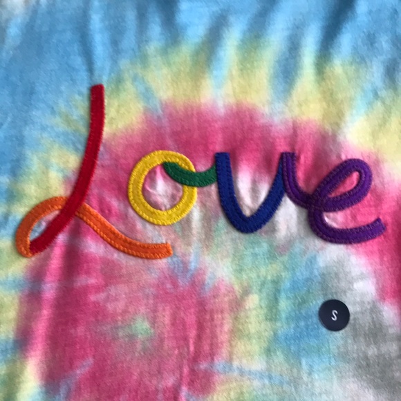 A&F Unisex Love Shirt Size Small NWT - Picture 2 of 7